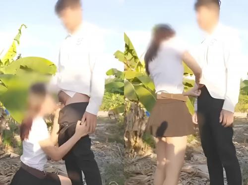 Rayakan di tengah kebun pisang